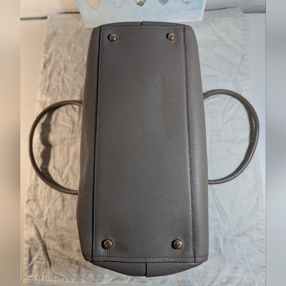 Coach Swagger - Picture 7 of 16